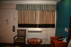 Deluxe Room, 1 King Bed | Free WiFi, bed sheets