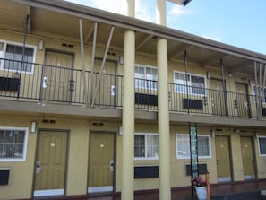 Exterior - Civic Center Lodge (Oakland)