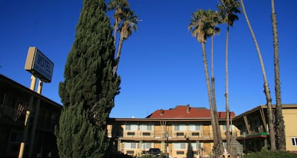 Civic Center Lodge
