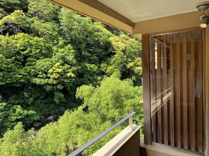 客房 (Japanese Western, half openaired bath) | 陽台景觀