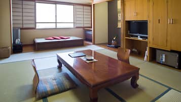 Down duvets, in-room safe, desk, free WiFi