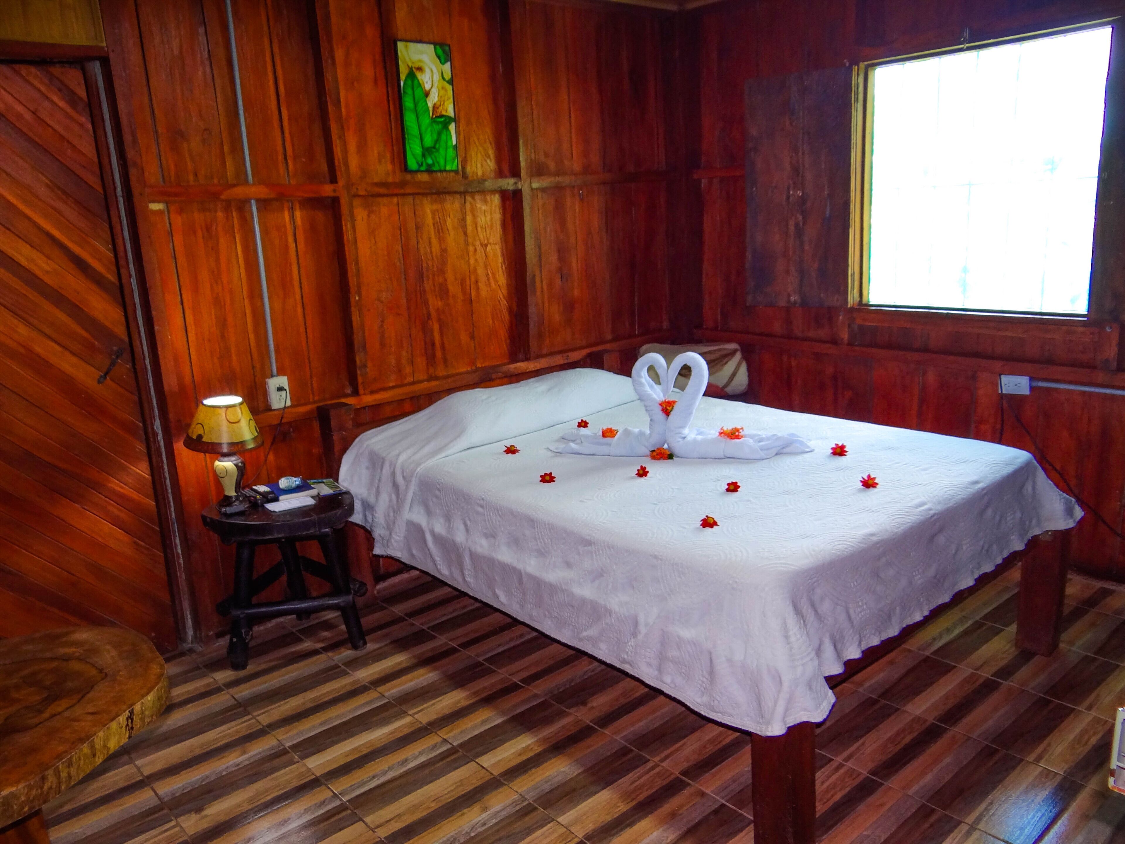 أغطية فراش متميزة وألحفة محشوة بالريش وأسرّة سليكت كومفورت وميني بار