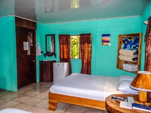 Premium bedding, down duvets, Select Comfort beds, minibar - Posada Río Celeste La Amistad (Katira)