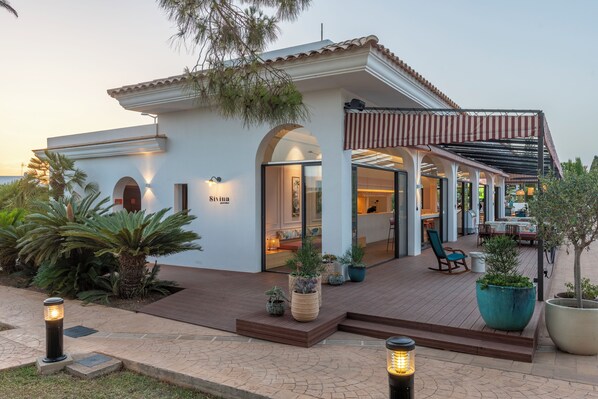 2 restaurants, breakfast, lunch, dinner served; Mediterranean cuisine - Inturotel Sa Marina (Santanyi)