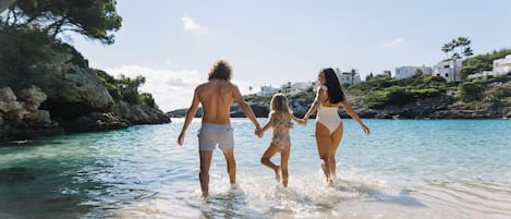 Beach nearby, white sand, sun-loungers, beach umbrellas
