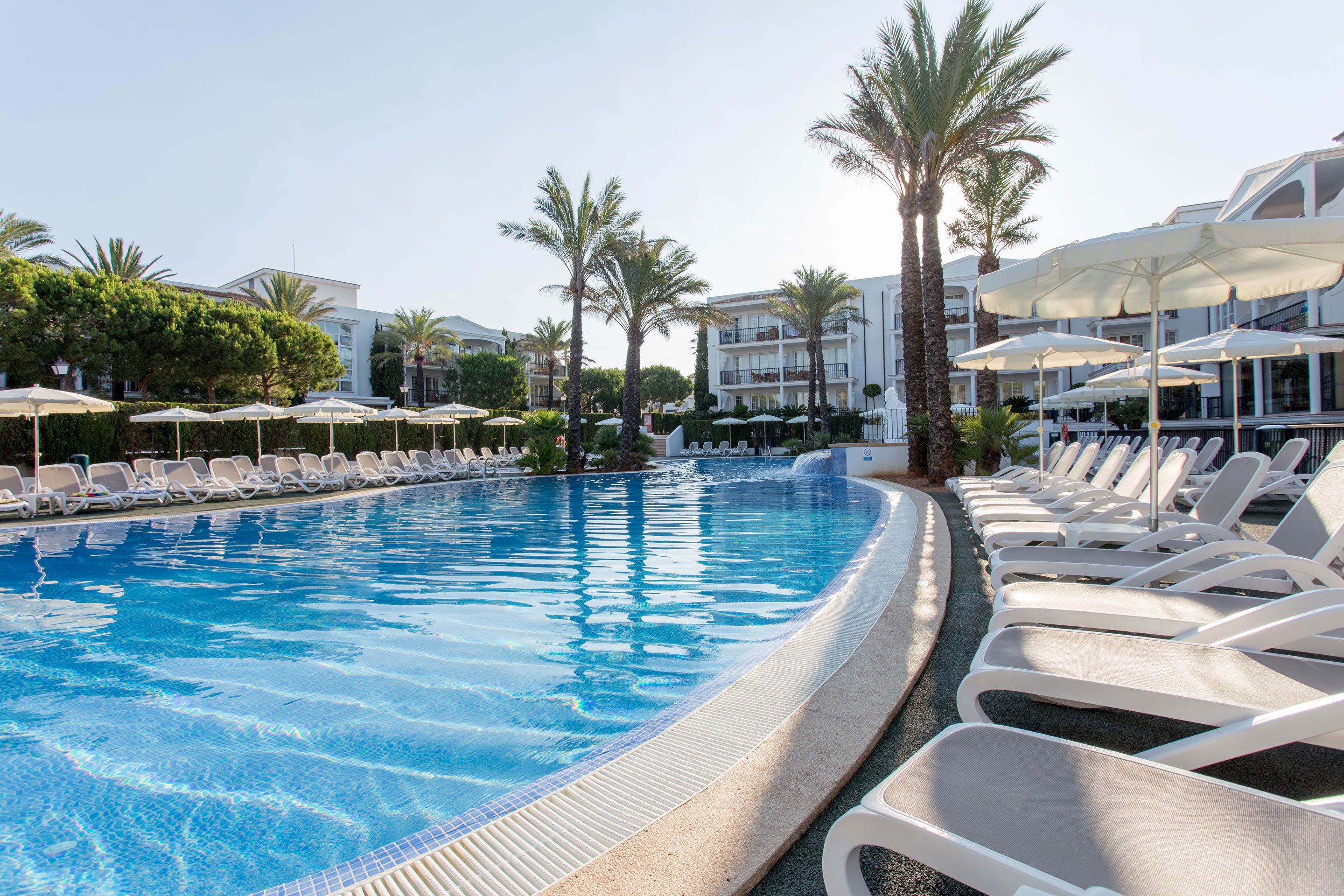 Indoor pool, 2 outdoor pools, pool umbrellas, sun loungers