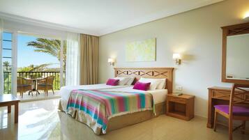 Standard-studio | Tallelokero huoneessa, työpöytä, pimennysverhot, äänieristys