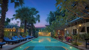 Outdoor pool, pool loungers