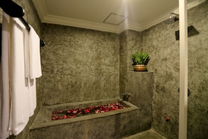 Family Suite, Connecting Rooms | Bathroom | Rainfall showerhead, free toiletries, hair dryer, bathrobes