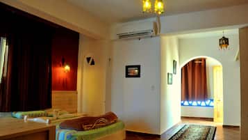 Minibar, free WiFi
