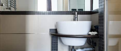 Double or Twin Room | Bathroom | Shower, rainfall showerhead, free toiletries, hair dryer