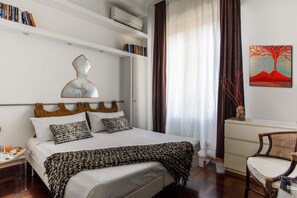 Double or Twin Room | Premium bedding, down comforters, desk, blackout drapes - Casa Valeria (Naples)