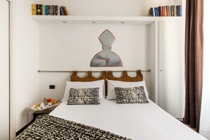 Double or Twin Room | In-room dining - Casa Valeria (Naples)