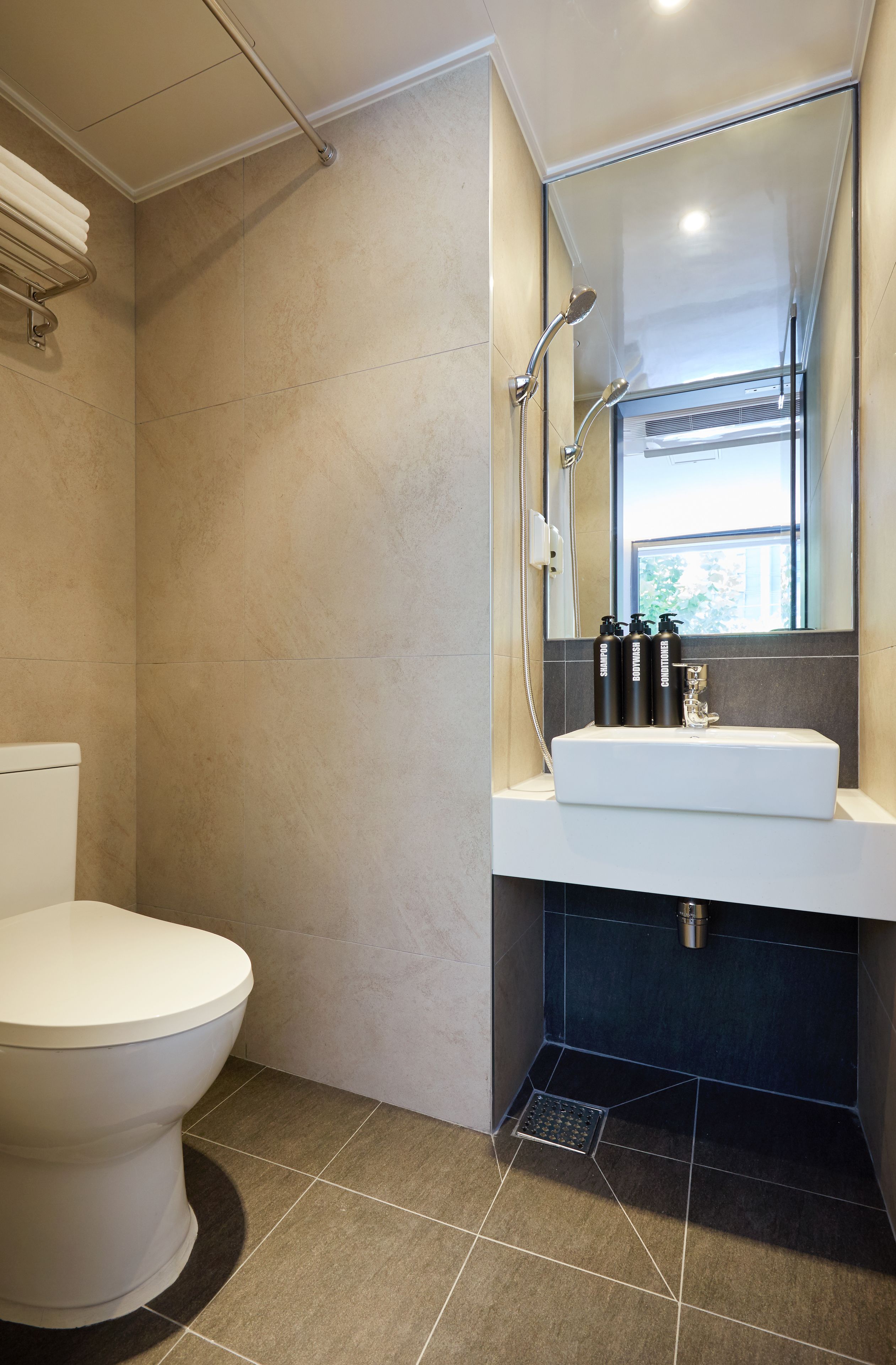 comfort triple room, multiple beds, private bathroom | 1 bedroom, premium bedding, blackout curtains, soundproofing