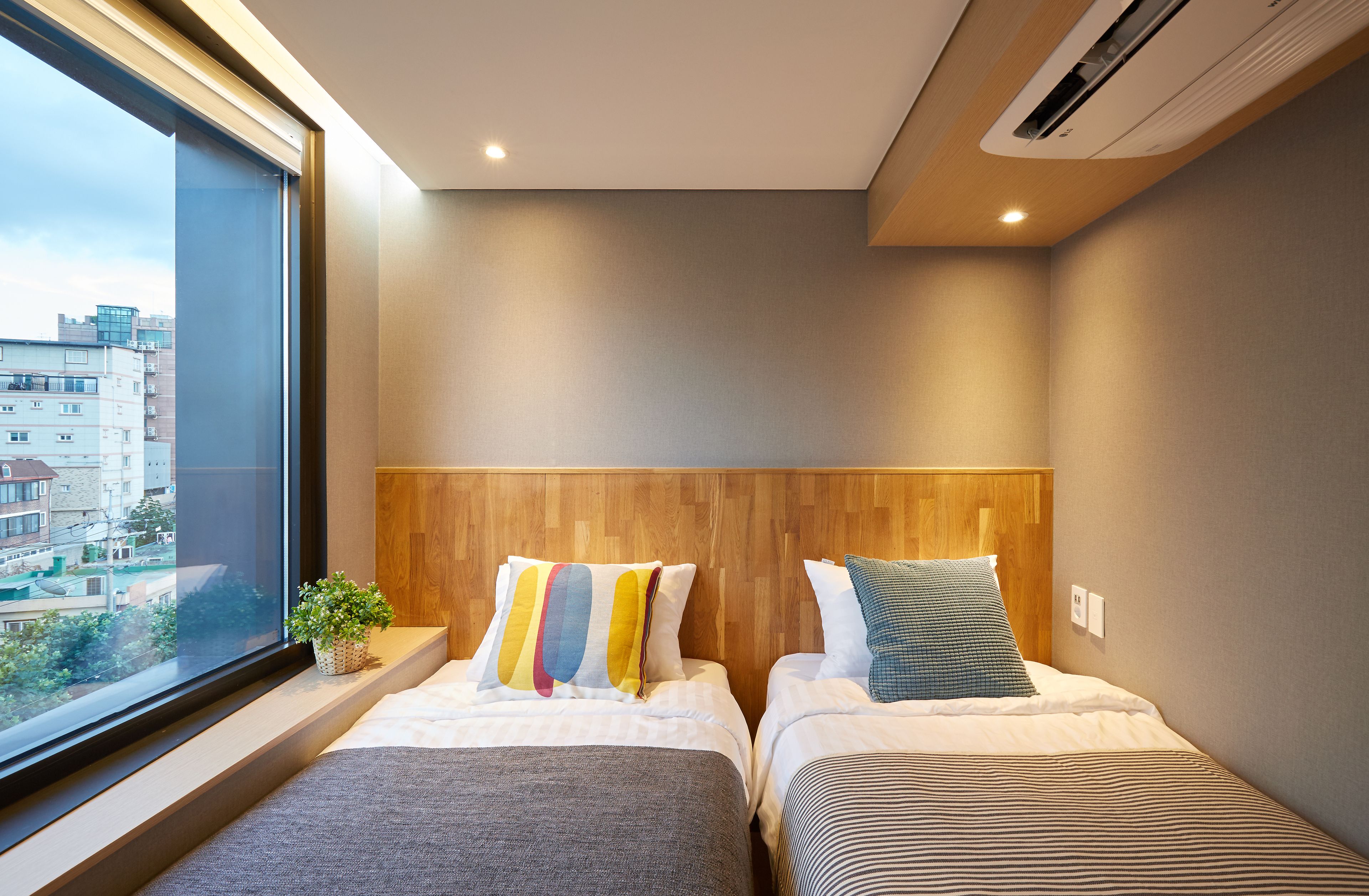 comfort twin room, 2 single beds, private bathroom | 1 bedroom, premium bedding, blackout curtains, soundproofing