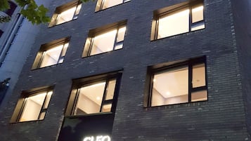 Fachada del alojamiento - Noche