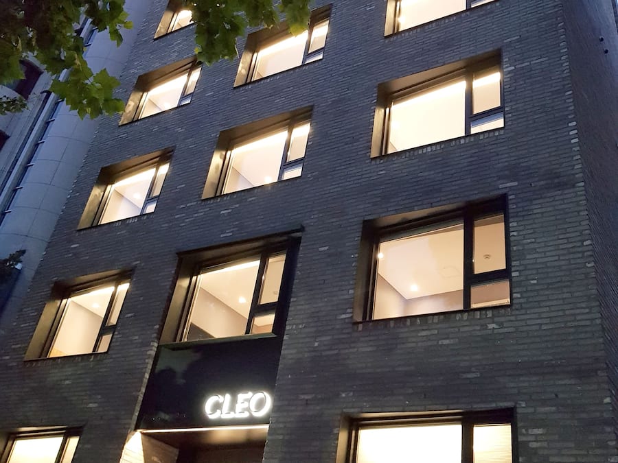 Fachada de la propiedad por la tarde o noche