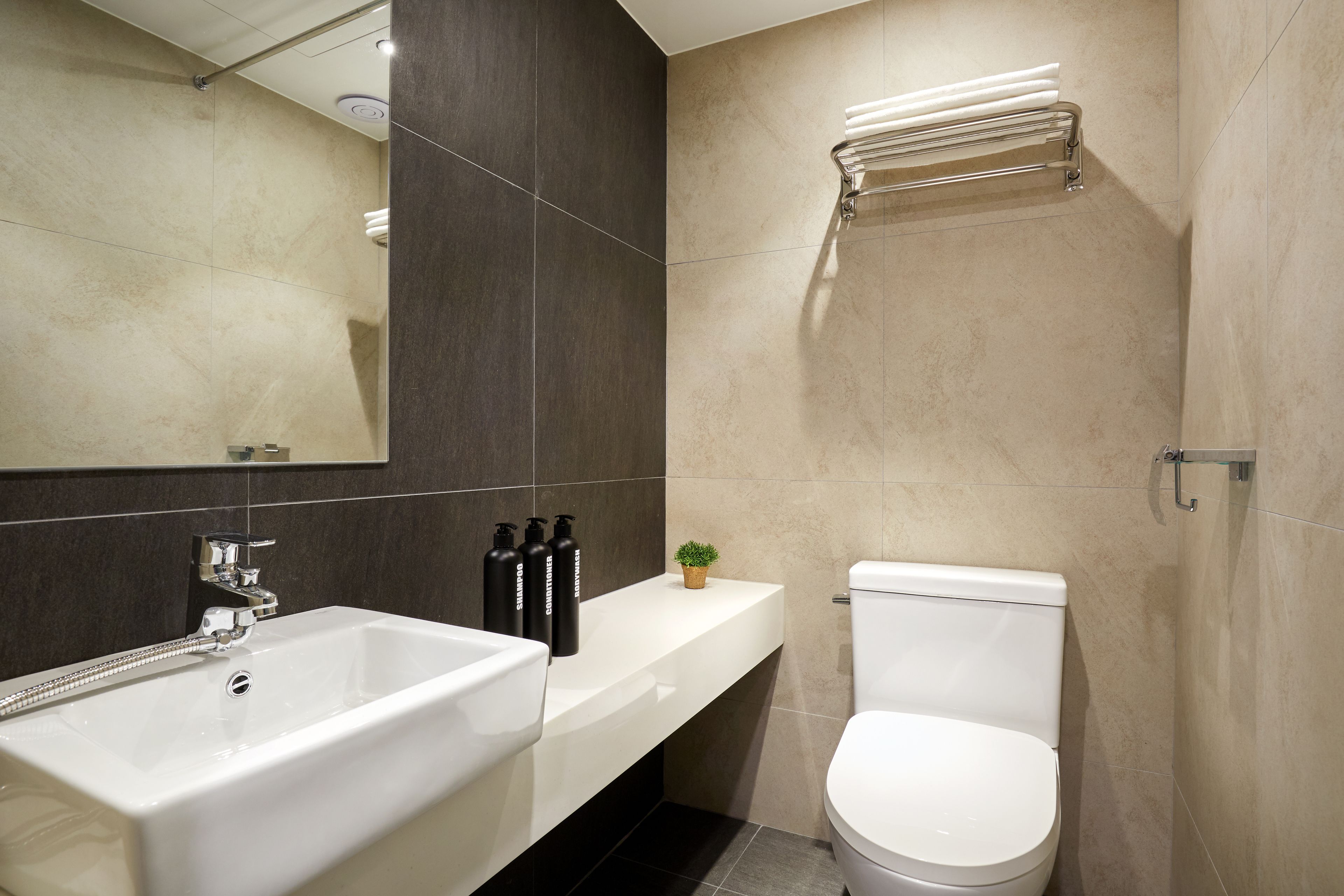 comfort triple room, multiple beds, private bathroom | 1 bedroom, premium bedding, blackout curtains, soundproofing