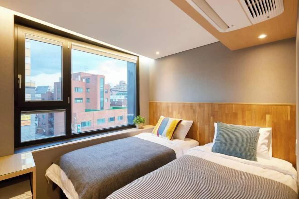 Premium bedding, blackout curtains, soundproofing, free WiFi