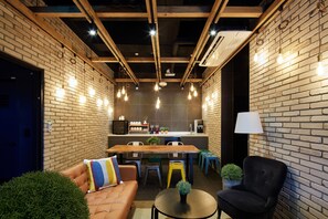 Free daily buffet breakfast - Hostel CLEO Seoul Hongdae (Seoul)