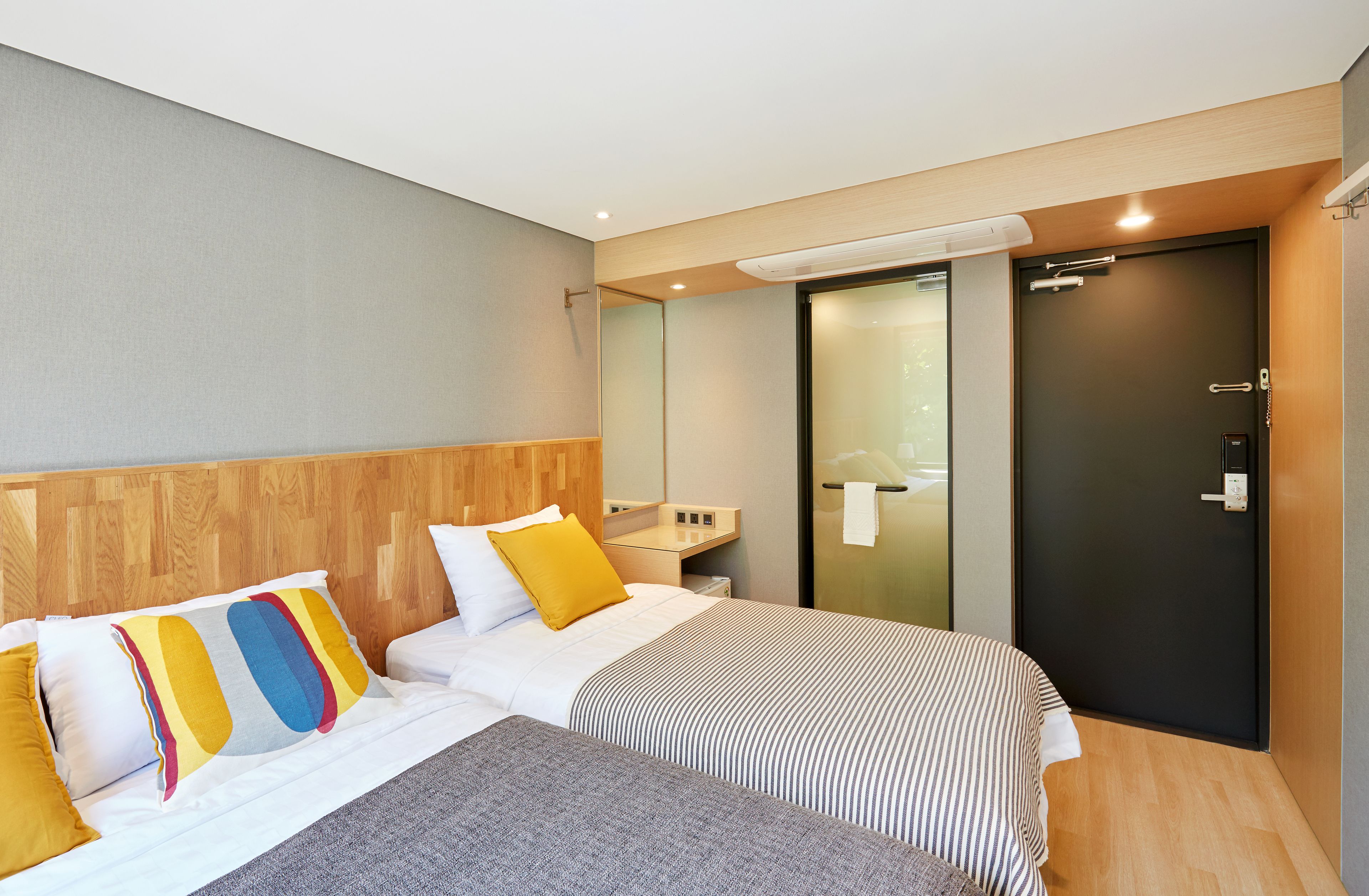 comfort triple room, multiple beds, private bathroom | 1 bedroom, premium bedding, blackout curtains, soundproofing