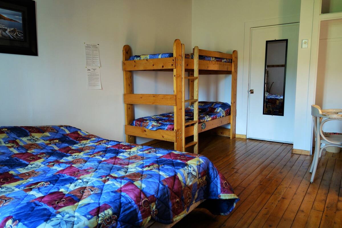 Classic Room, Multiple Beds, Shared Bathroom