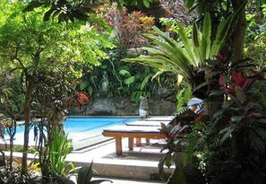Outdoor pool - Gusti's Garden Bungalows (Ubud)