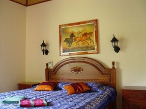 Standard Room (Double Bed) | Free WiFi - Gusti's Garden Bungalows (Ubud)
