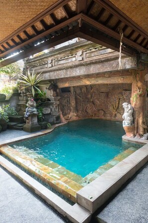 Outdoor pool - Gusti's Garden 2 Guest House (Ubud)