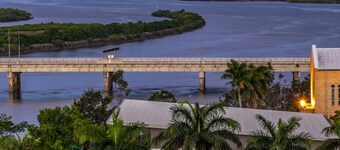 Lanai Riverside Apartments