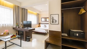 Deluxe Room | Ruang tamu | TV skrin rata 