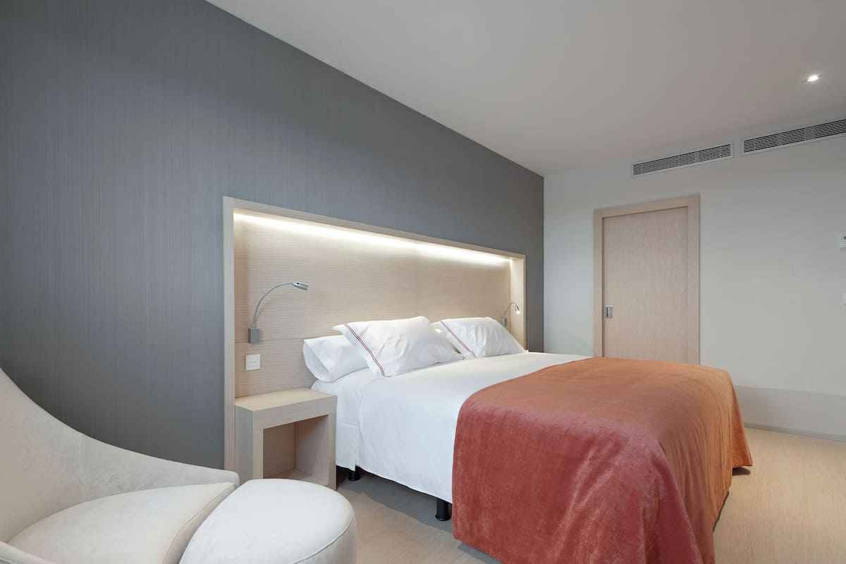 junior suite | 1 bedroom, premium bedding, down duvets, select comfort beds
