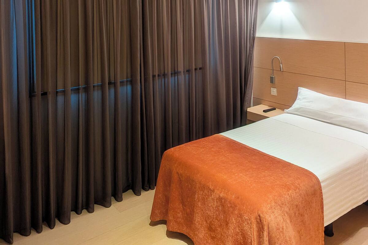 Single Room | Premium bedding, down duvets, Select Comfort beds, in-room safe