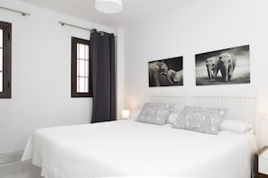Apartment (2 Occupants) | Verdunkelungsvorhänge, Bügeleisen/Bügelbrett, kostenloses WLAN