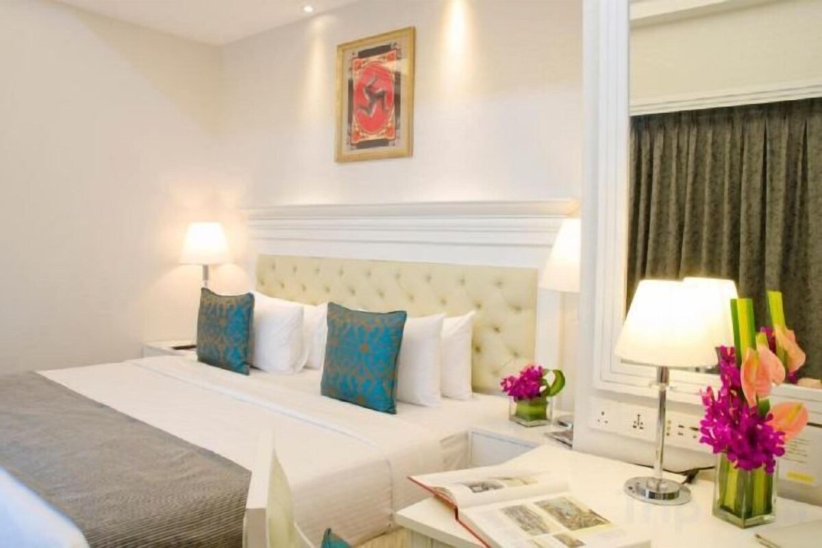 Minibar, in-room safe, desk, blackout curtains