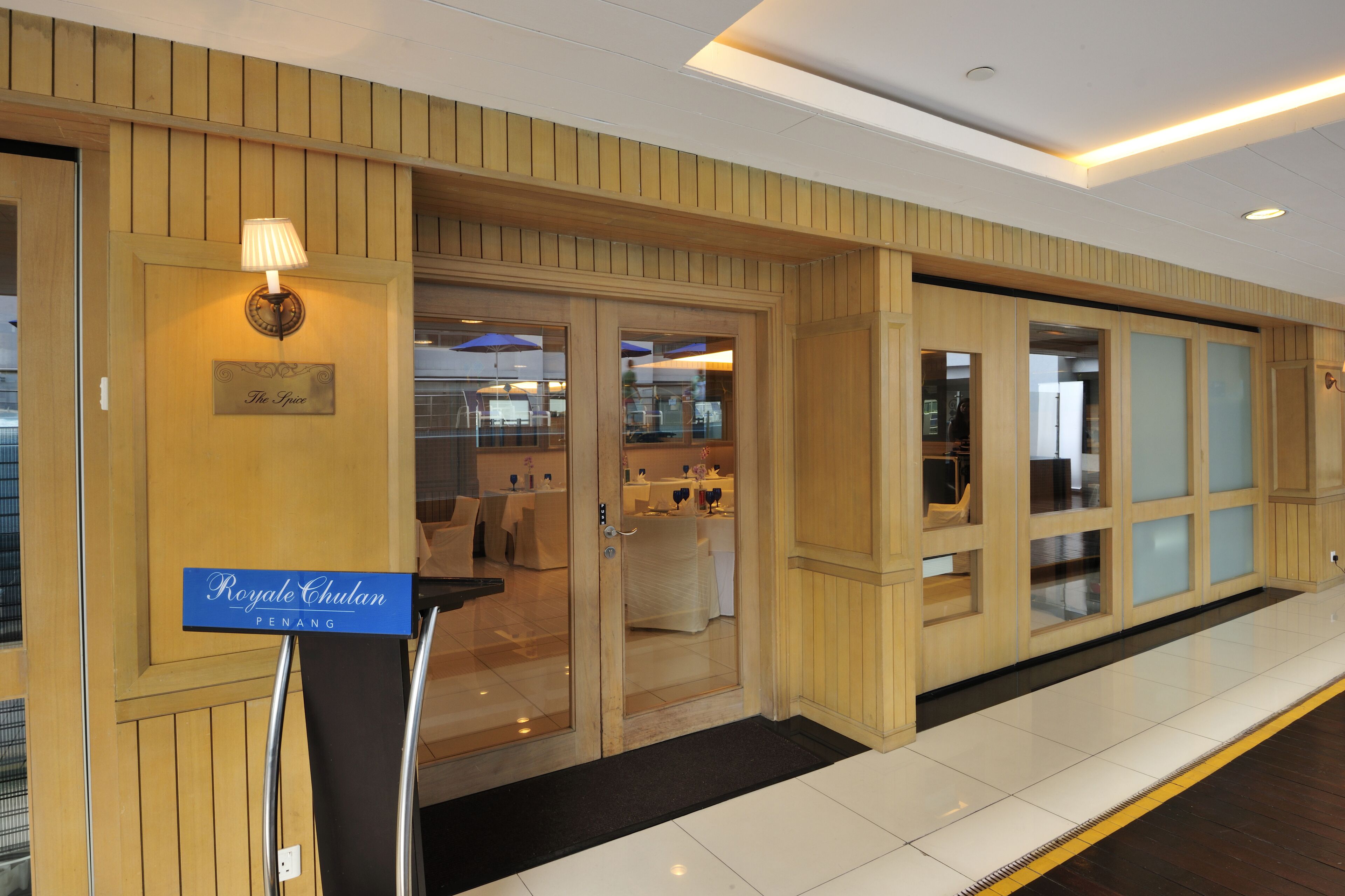 breakfast, lunch and dinner served