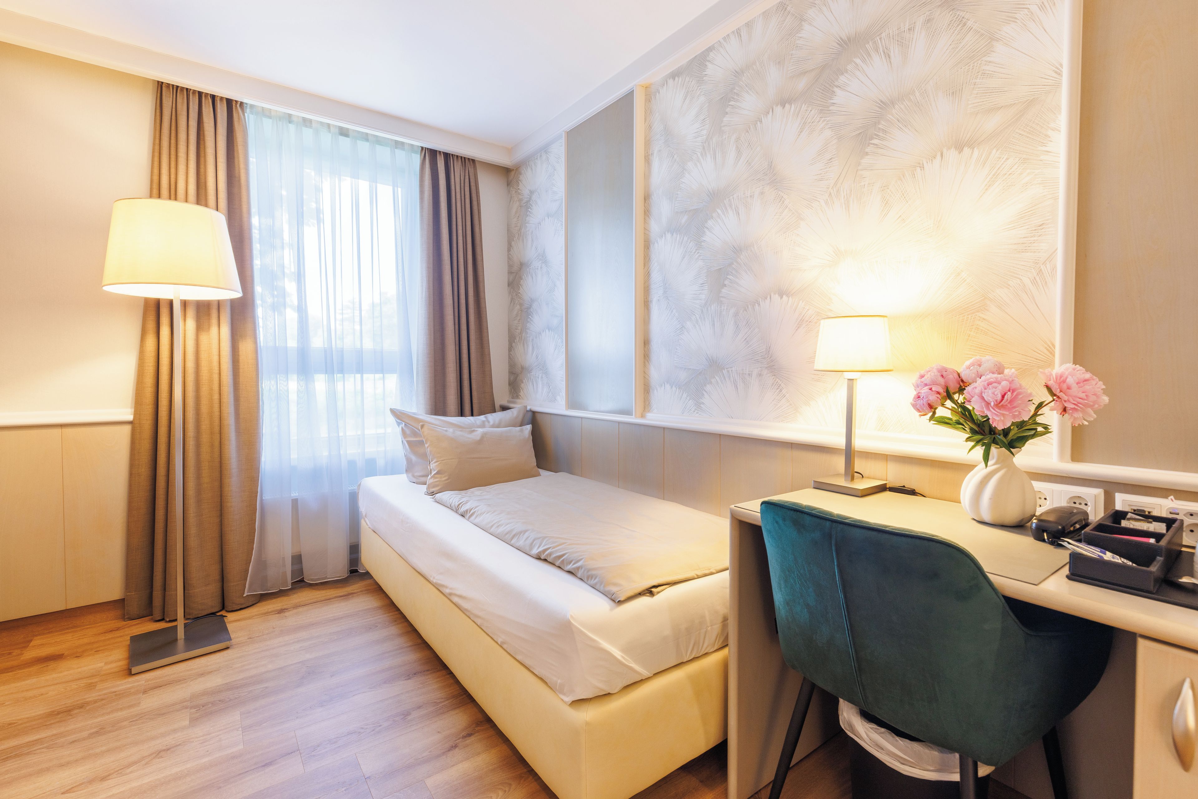 Basic Twin Room | Premium bedding, in-room safe, desk, WiFi (free)
