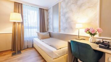Basic Twin Room | Premium bedding, in-room safe, desk, WiFi (free)