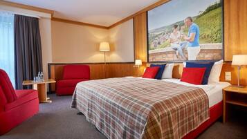 Roupas de cama premium, cofres nos quartos, escrivaninha