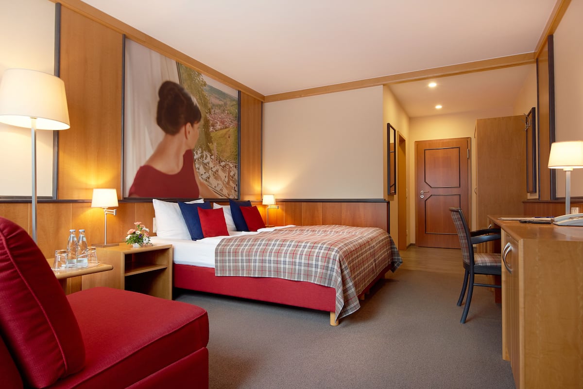 Doppelzimmer | Hochwertige Bettwaren, Zimmersafe, Schreibtisch, kostenloses WLAN