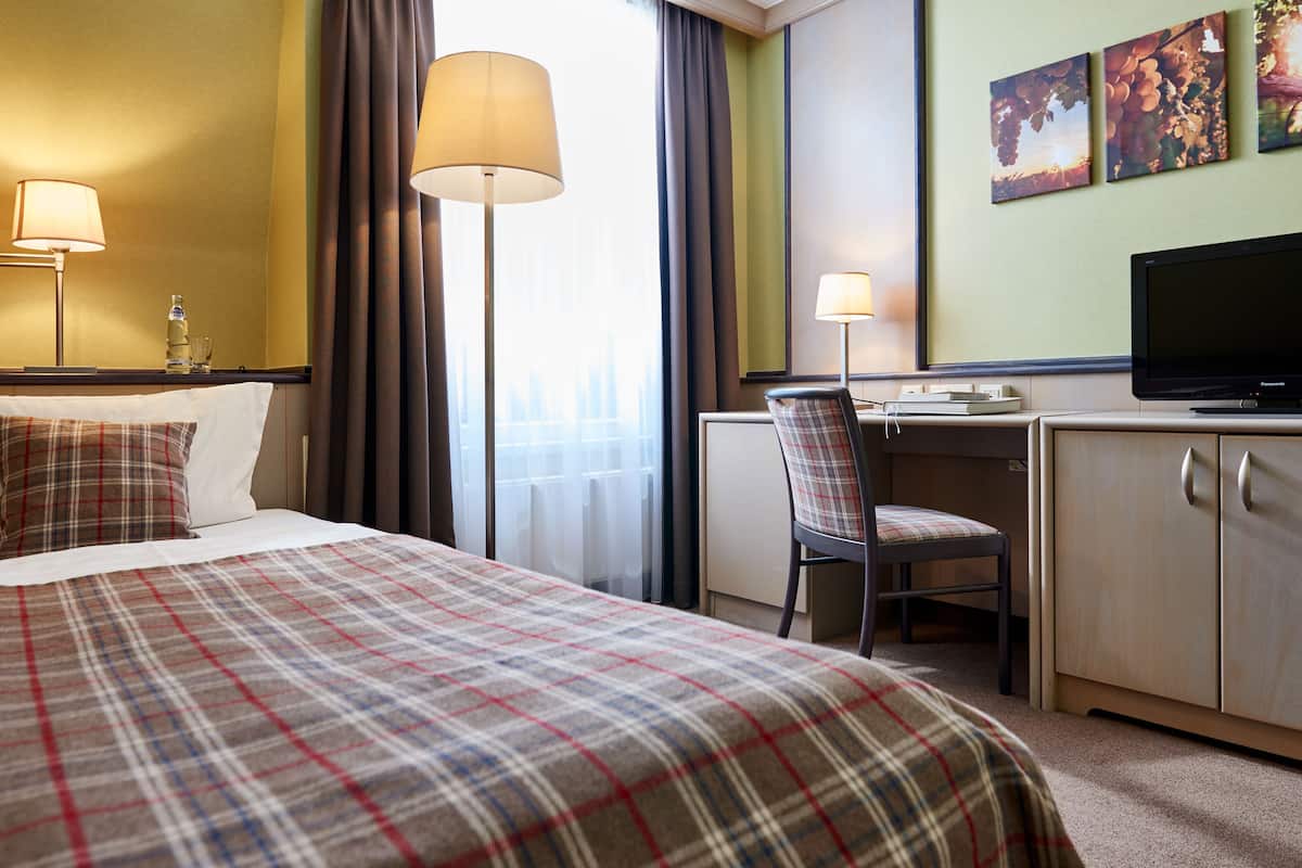 Single Room, 1 Single Bed | Room amenity