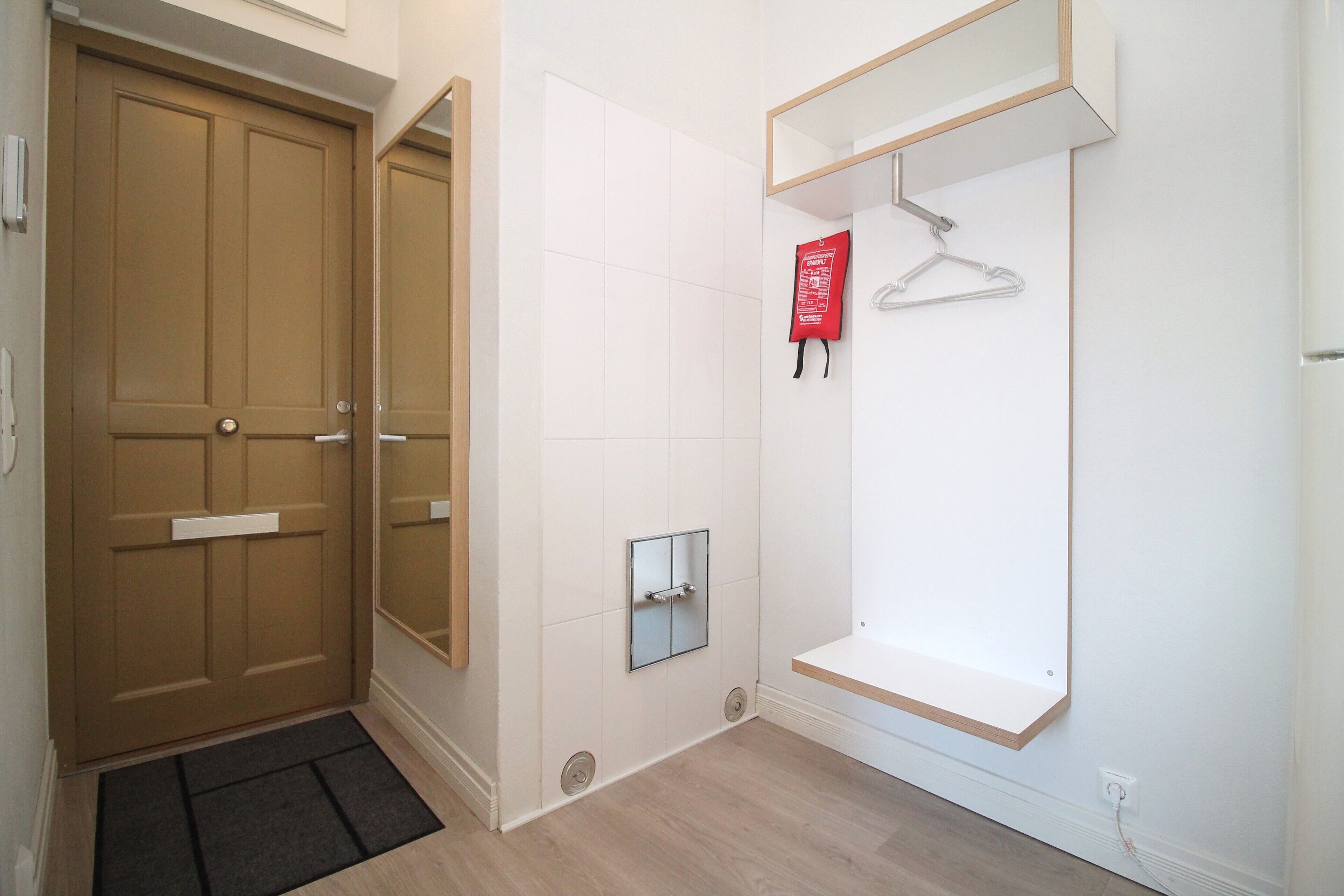 Leilighet – standard | Oppholdsområde | En 32-tommers TV med kabel-kanaler