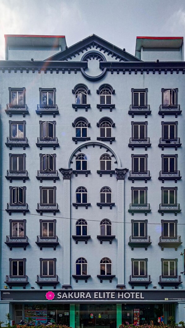 A multi-story hotel with a classical facade, featuring a central arched window and a sign reading "SAKURA ELITE HOTEL". - Sakura Elite Hotel (Kuala Lumpur)