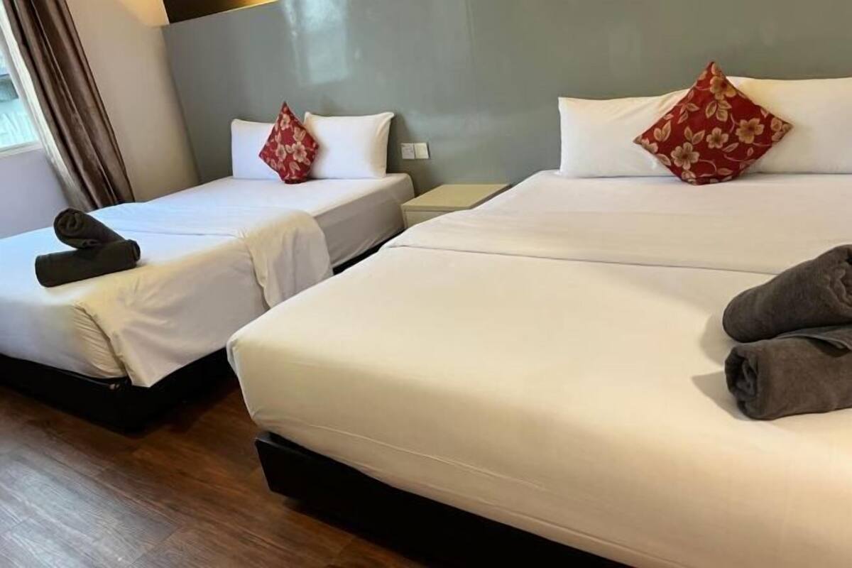 1 habitación, caja de seguridad en la habitación y escritorio