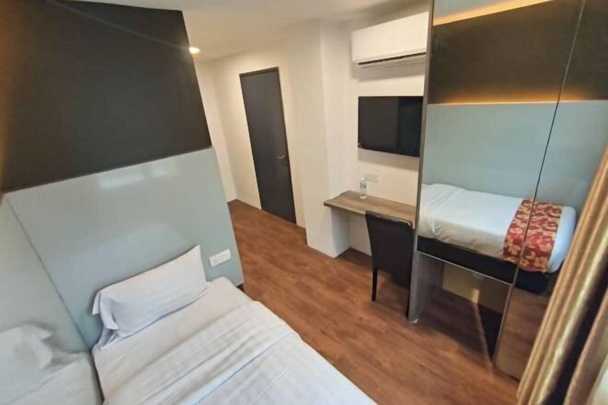 1 habitación, caja de seguridad en la habitación y escritorio