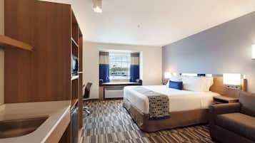 开间套房, 1 张特大床, 无障碍, 无烟房 | 办公桌、熨斗/熨衣板、折叠床/加床(额外收费)、免费 WiFi