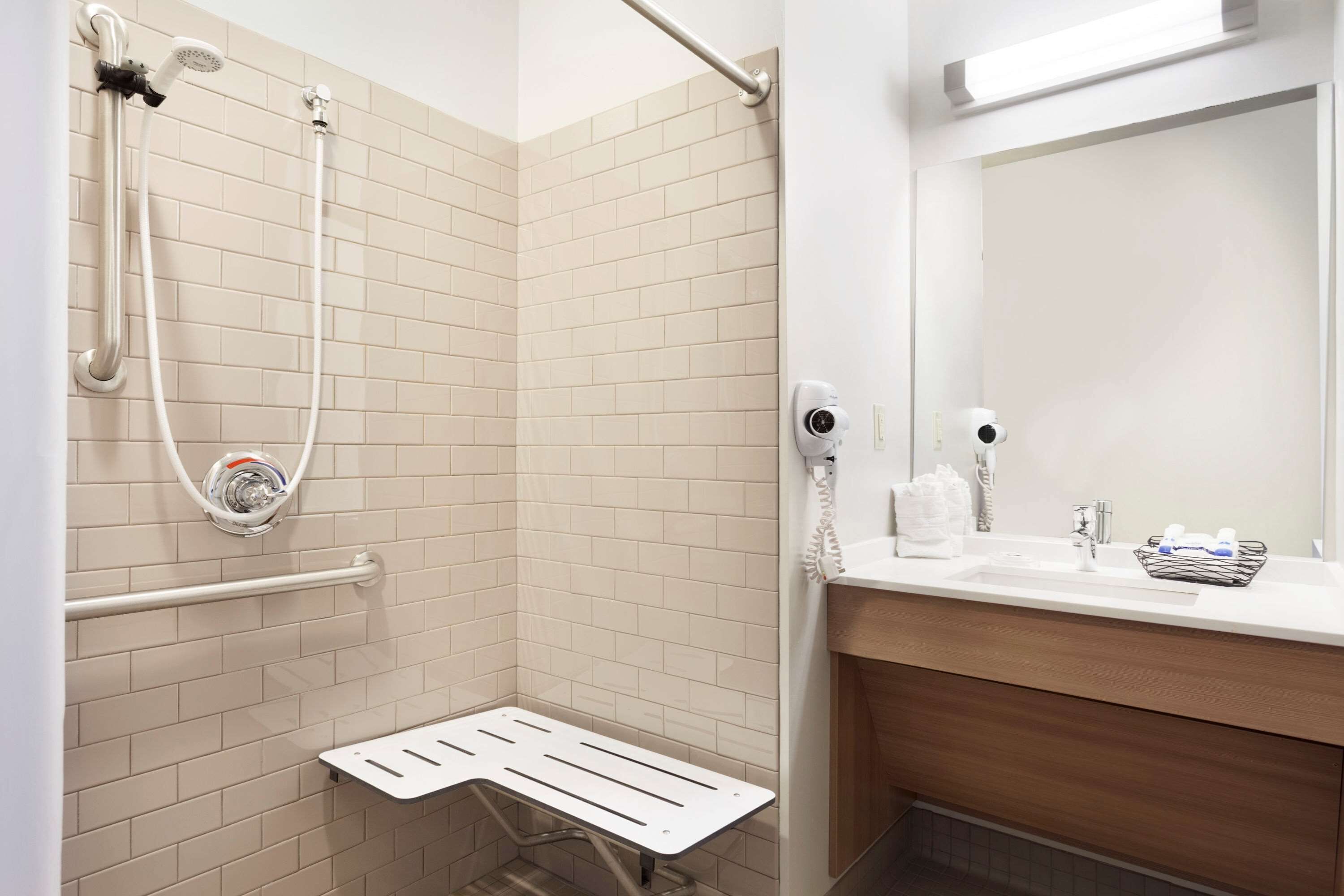 combined shower/bathtub, free toiletries, hair dryer, towels