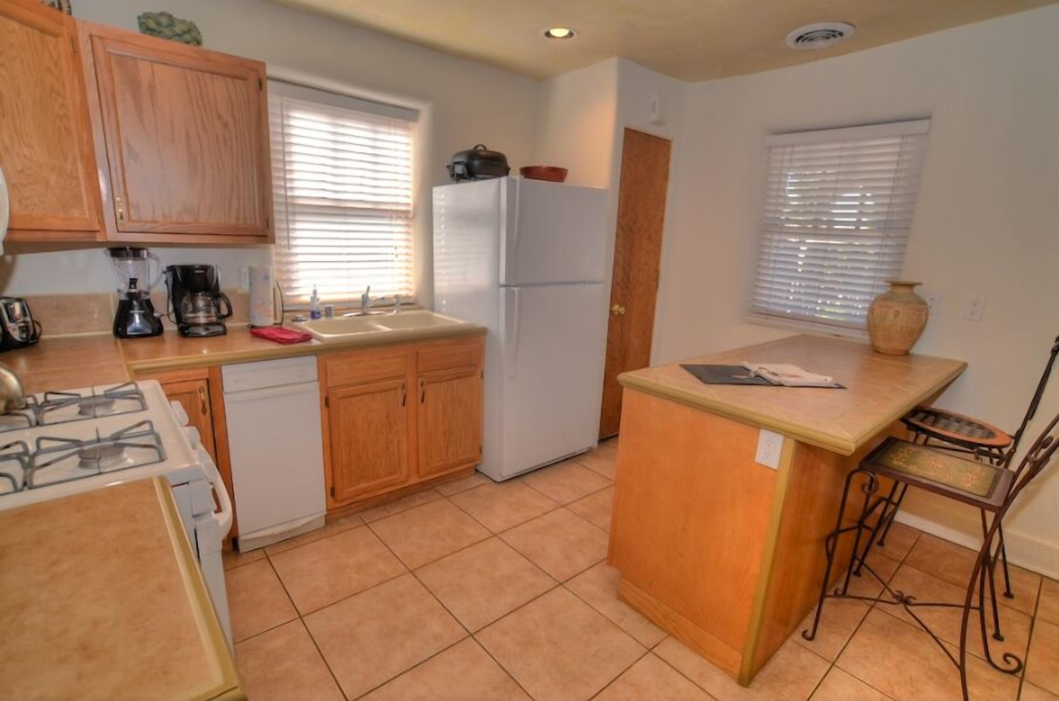 apartment, 2 bedrooms | private kitchen | fridge, microwave, stovetop, dishwasher