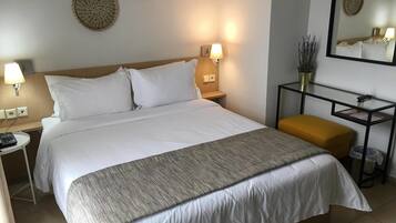 Premium bedding, desk, soundproofing, free WiFi