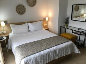 Premium bedding, desk, soundproofing, free WiFi